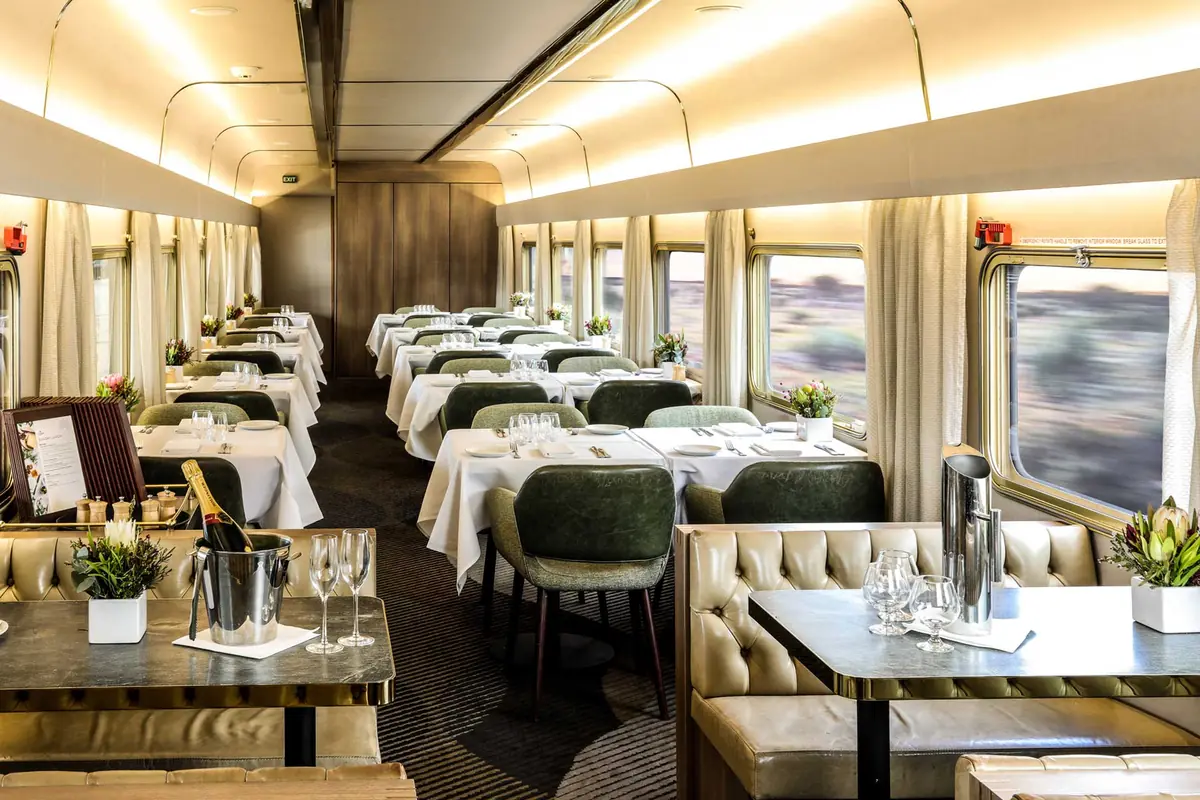 Restaurant à bord de l'Indian Pacific
