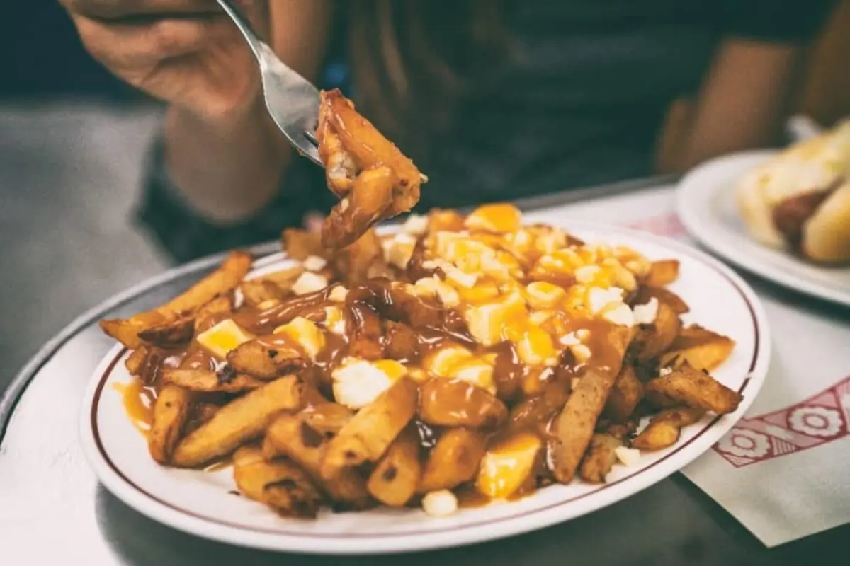 Poutine québécoise