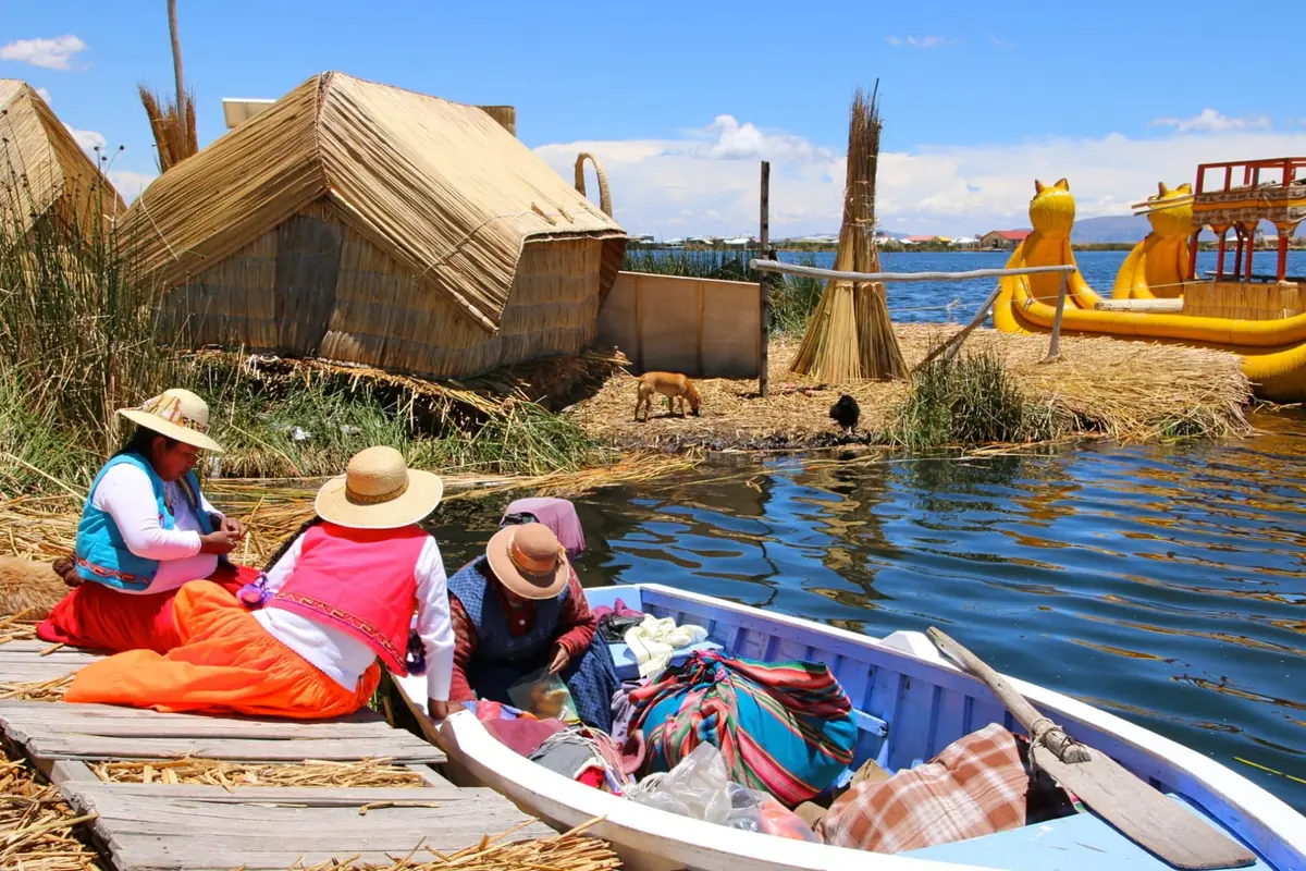 Îles flottantes des Uros sur le lac Titicaca